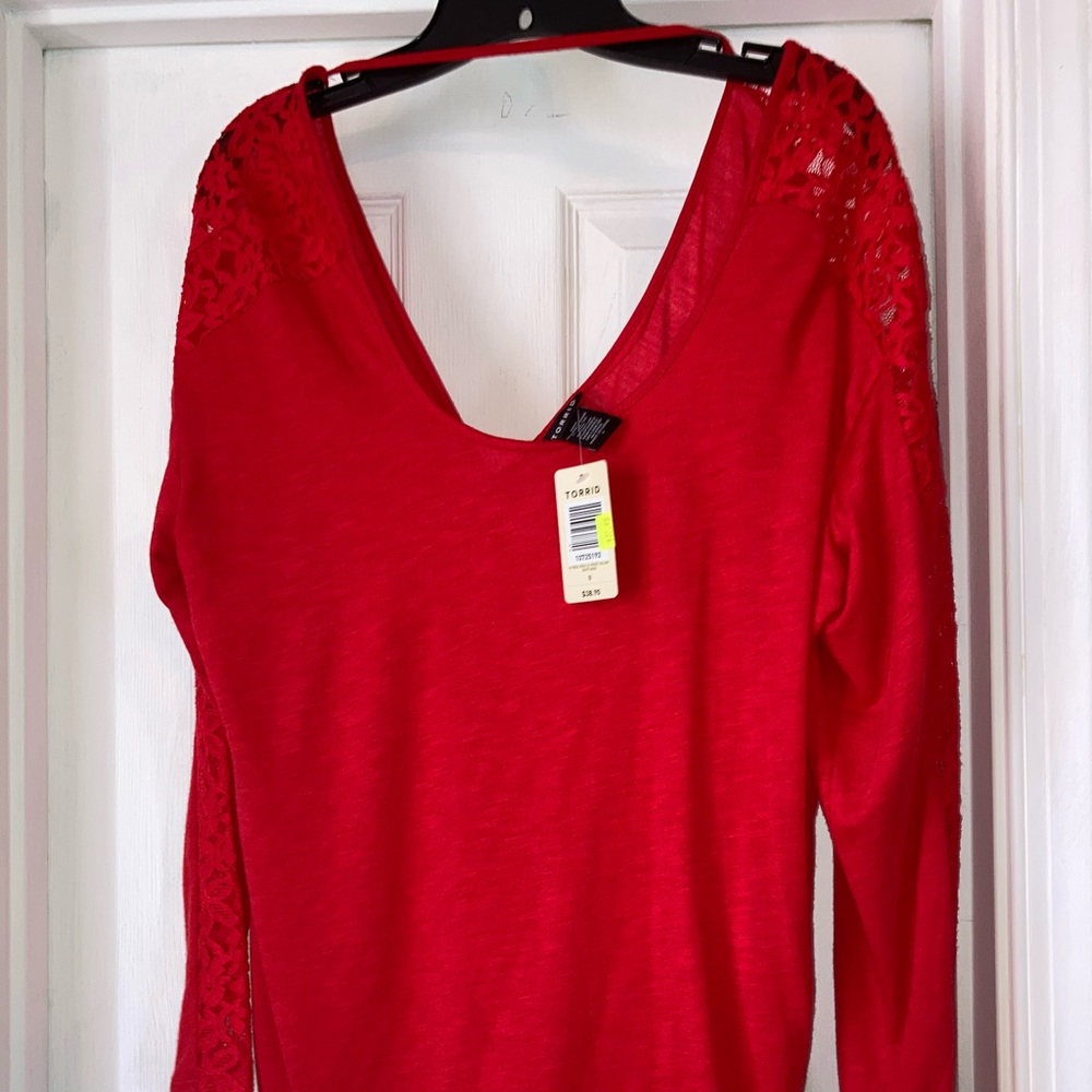 Torrid red top